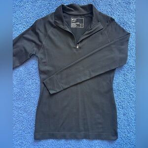 Figs Women's Charcoal Seamless Quarter-Zip Sweater
Unworn!